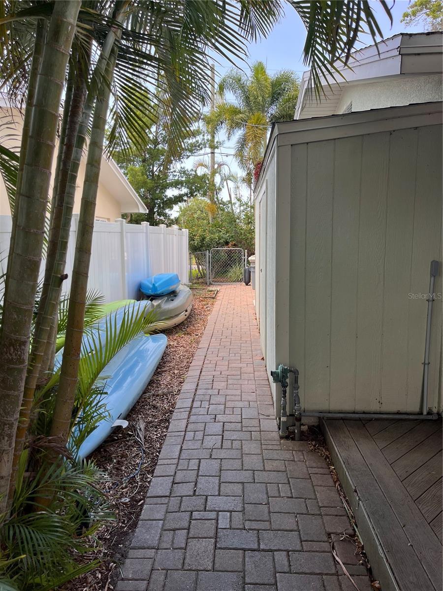 378 WESTWINDS DR — photo 43