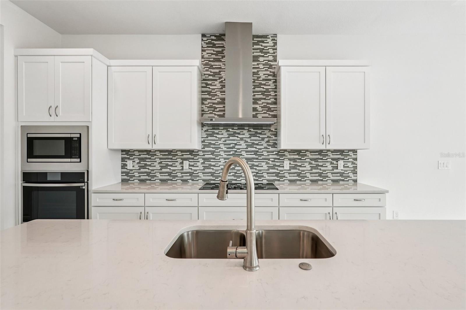 8234 GOLDEN BEACH CT — photo 4