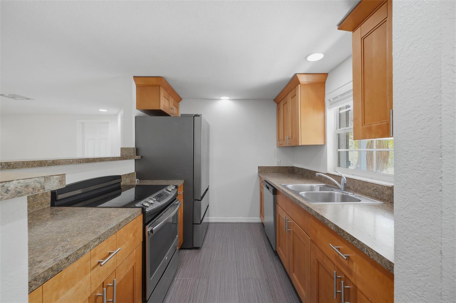 2804 APPLEWOOD DR — photo 3