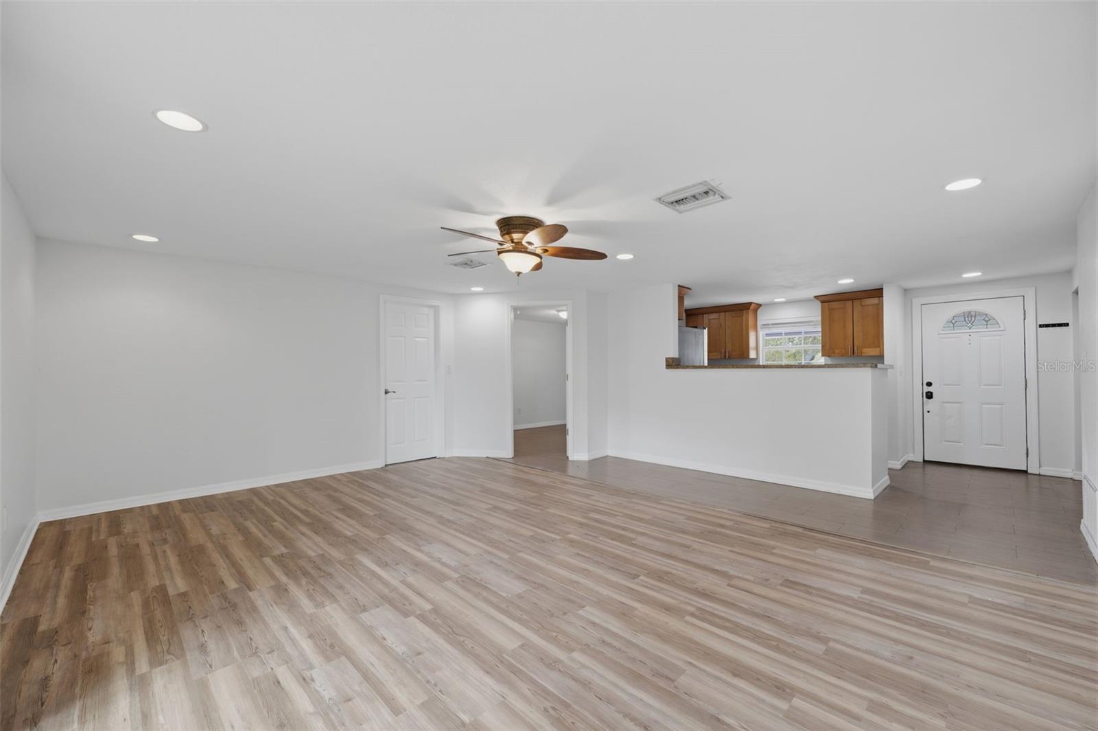 2804 APPLEWOOD DR — photo 2
