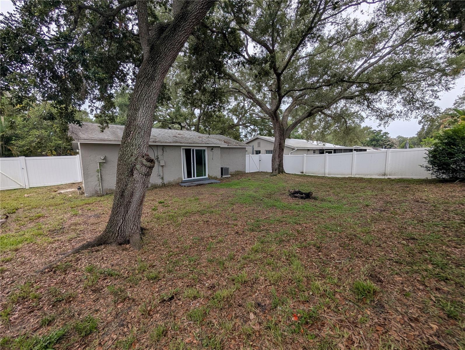 2804 APPLEWOOD DR — photo 25