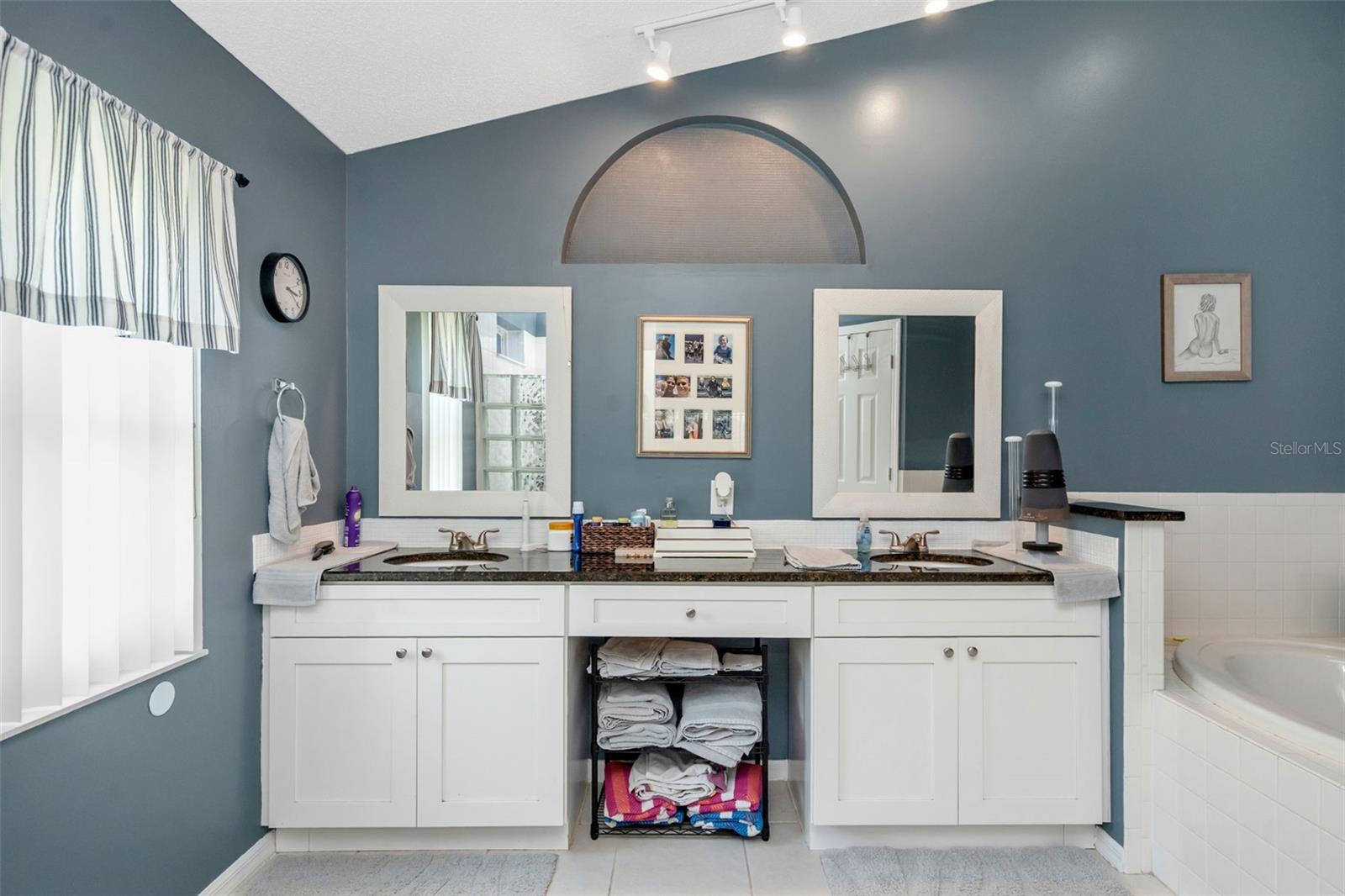 13853 PIMBERTON DR — photo 18