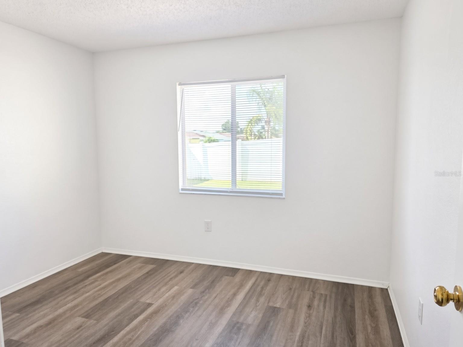 1410 OAKFORD CT — photo 4