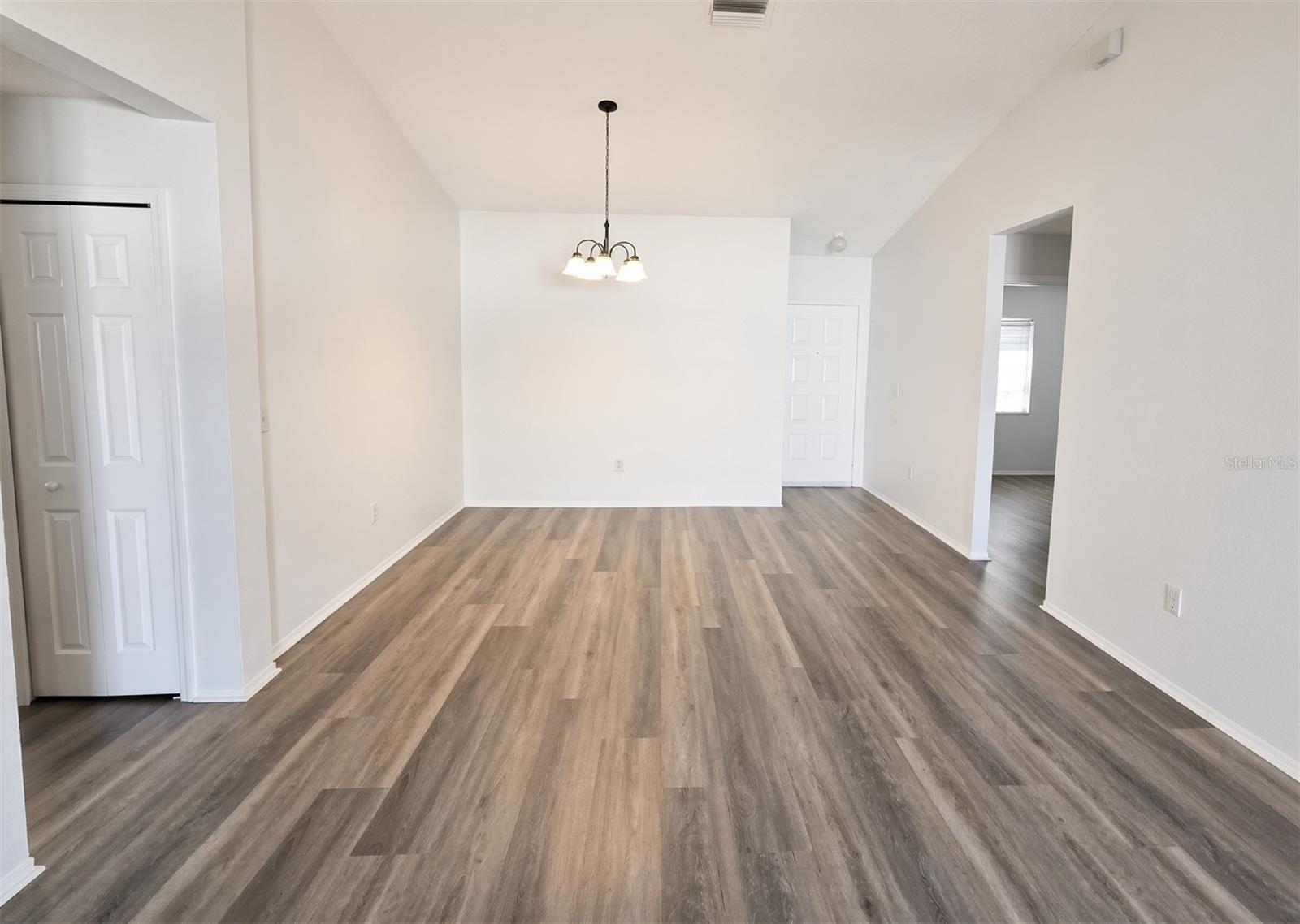 1410 OAKFORD CT — photo 3