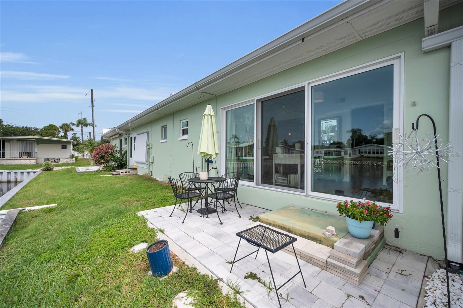 845 SKY LOCH DR S — photo 32