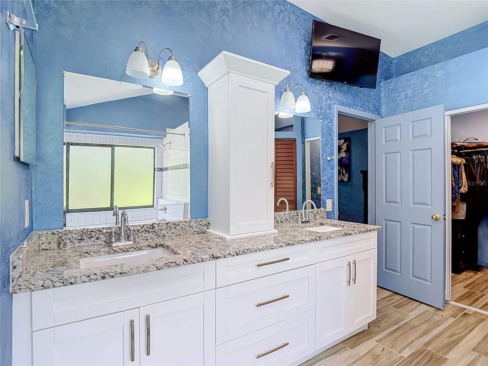 16040 PENWOOD DR — photo 41