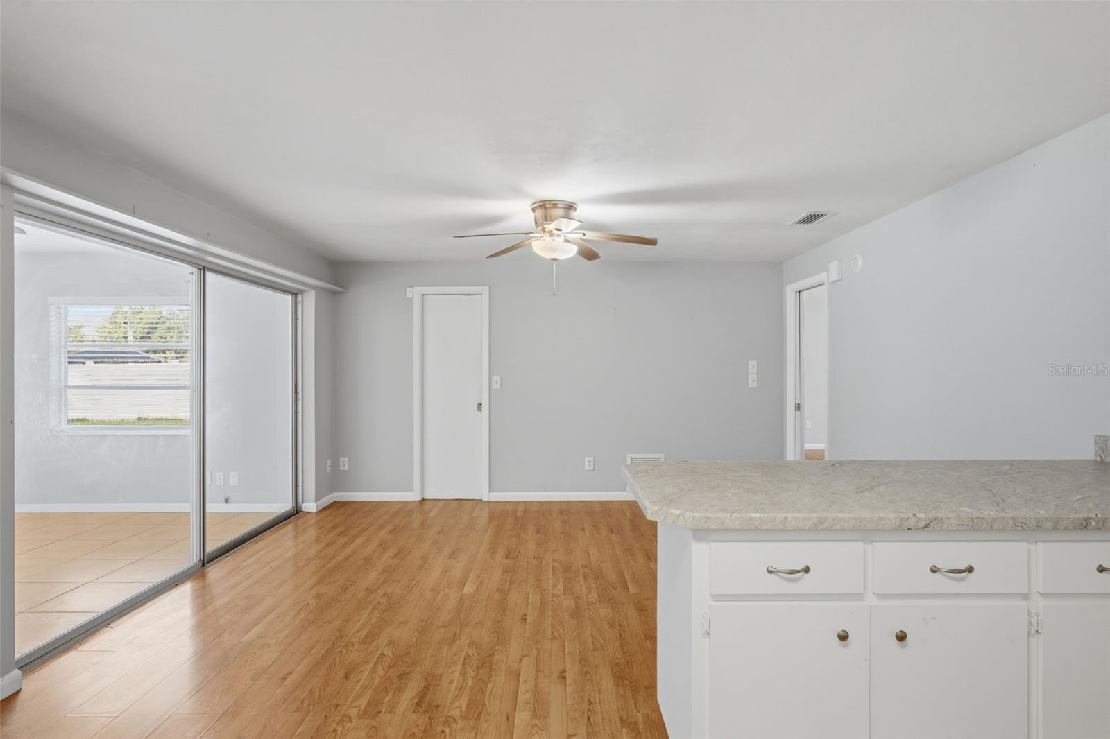 1387 BELLEVUE BLVD — photo 16