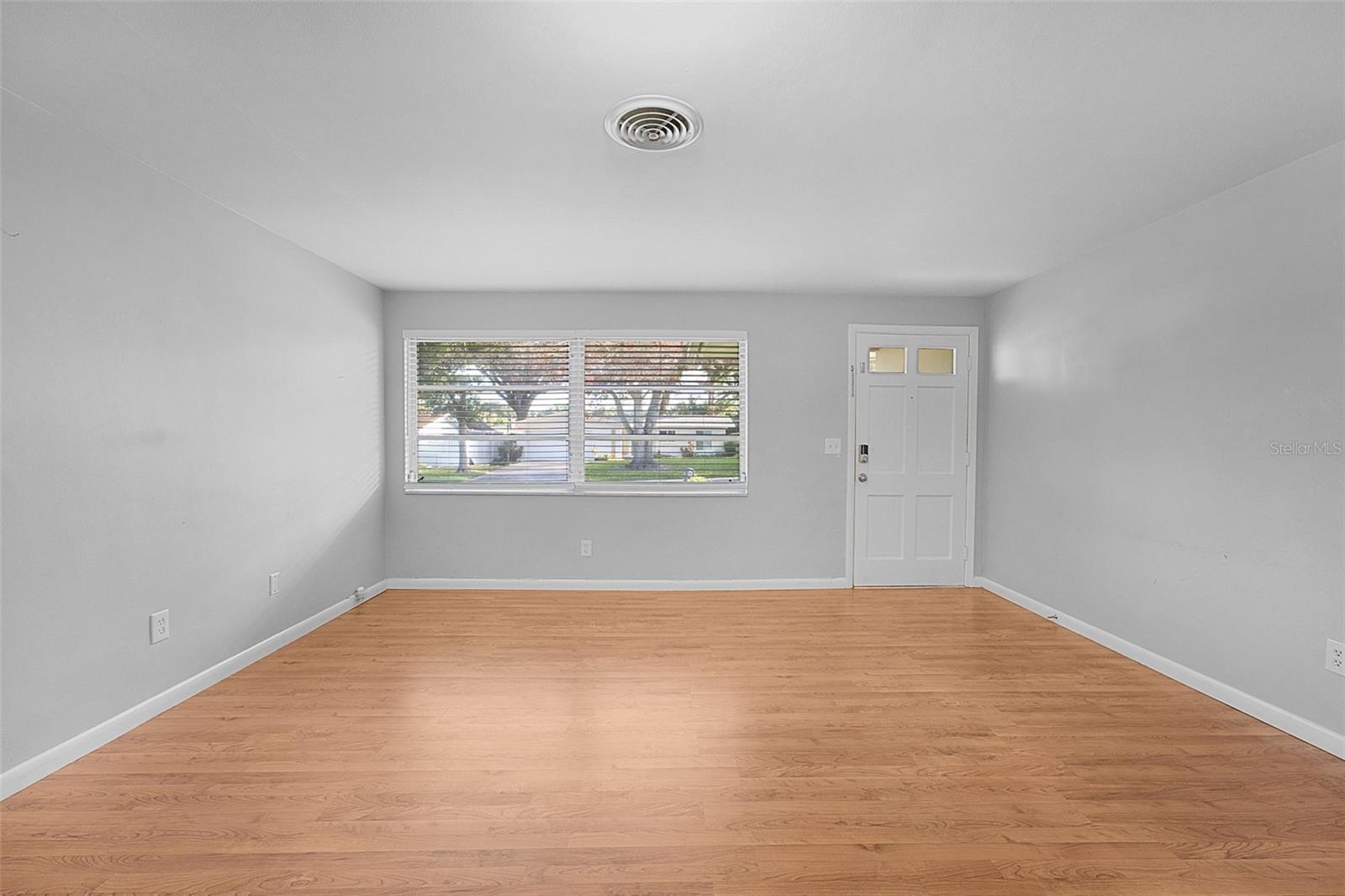 1387 BELLEVUE BLVD — photo 7