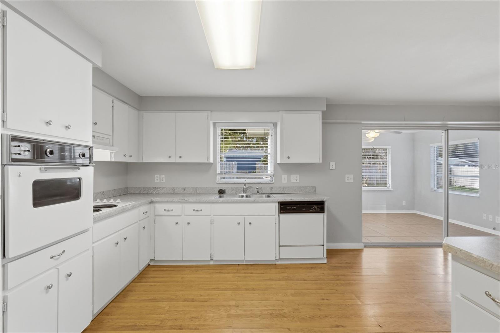 1387 BELLEVUE BLVD — photo 11