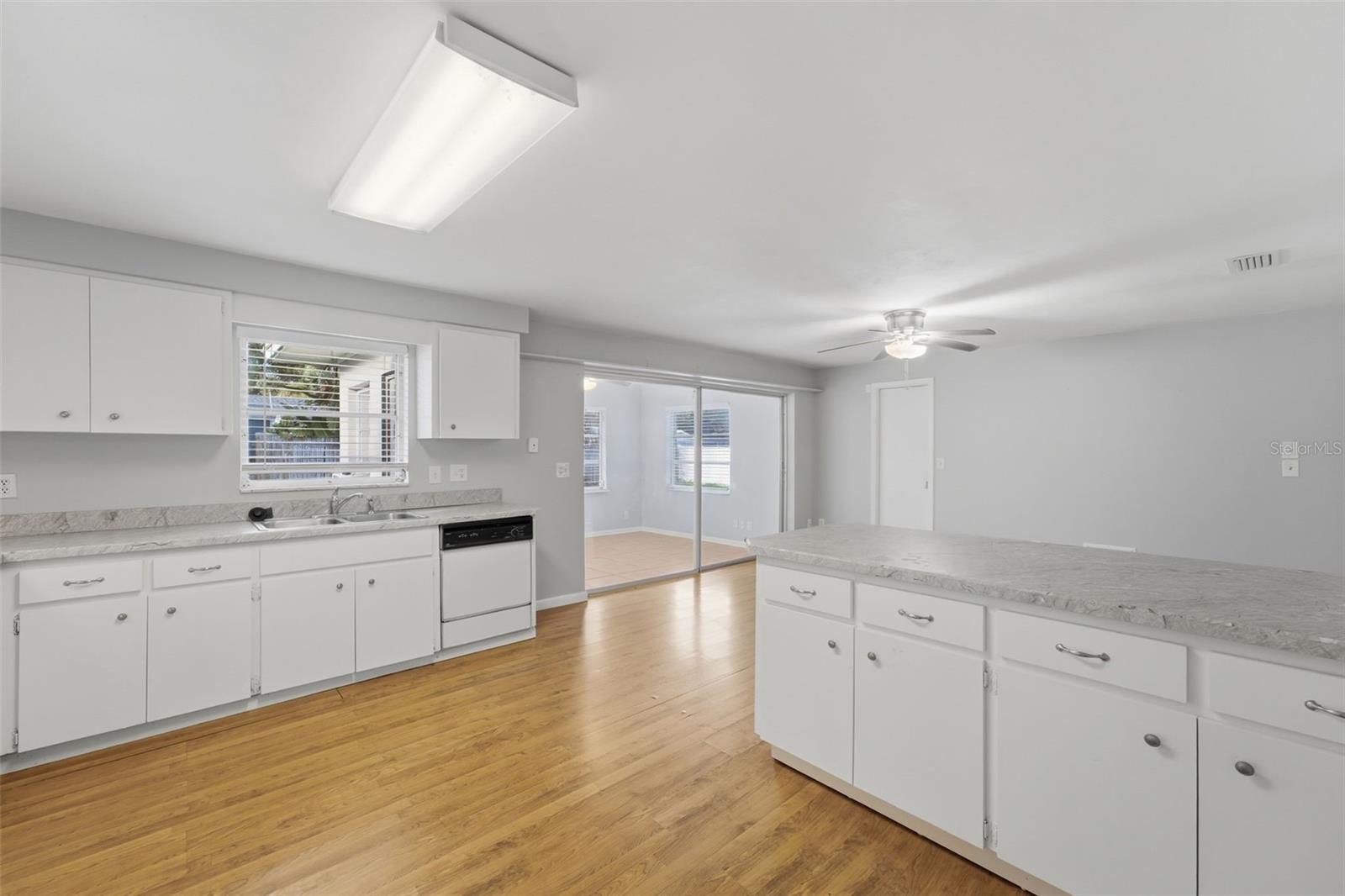 1387 BELLEVUE BLVD — photo 10
