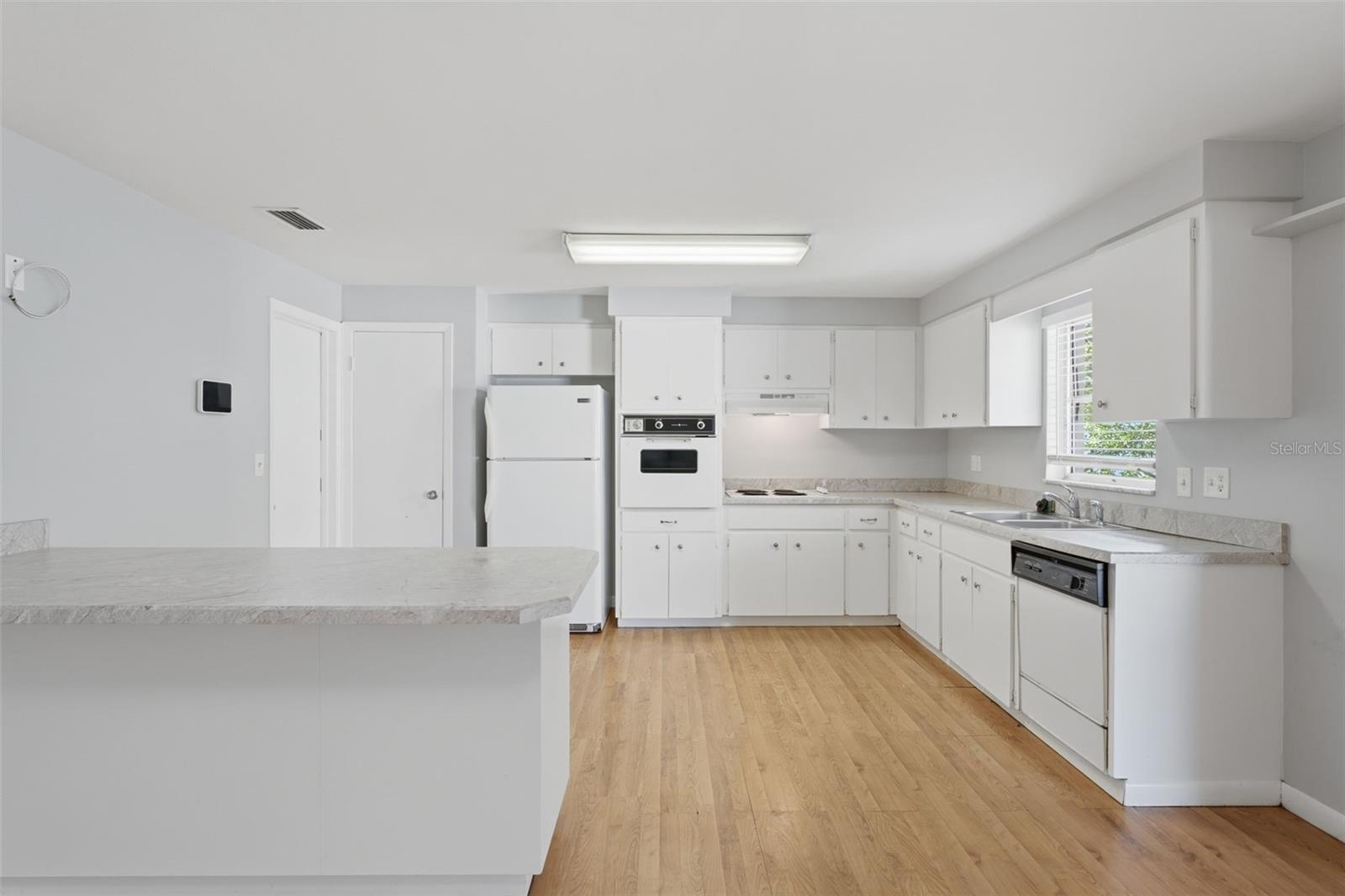 1387 BELLEVUE BLVD — photo 13