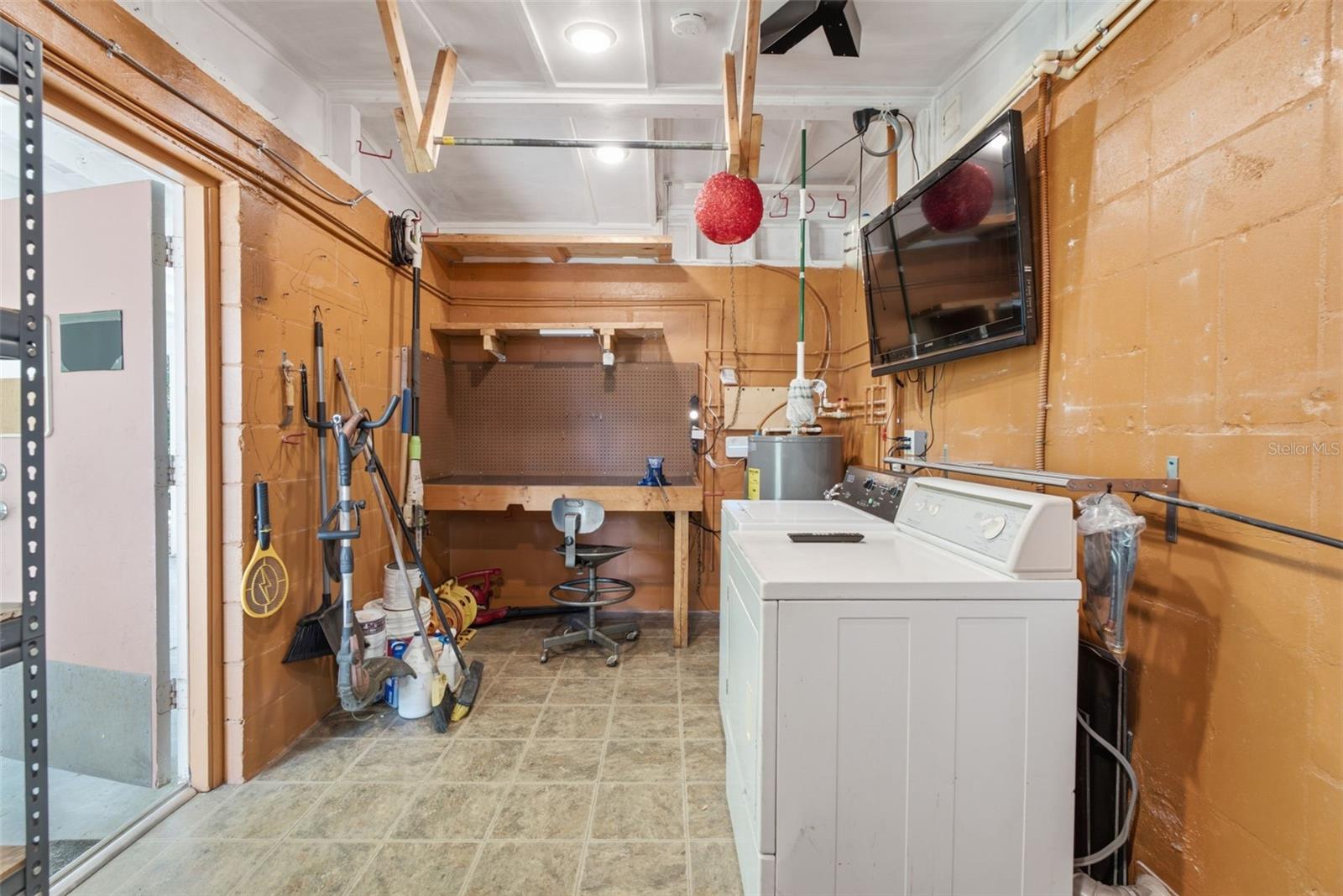 609 W RIVER DR — photo 40