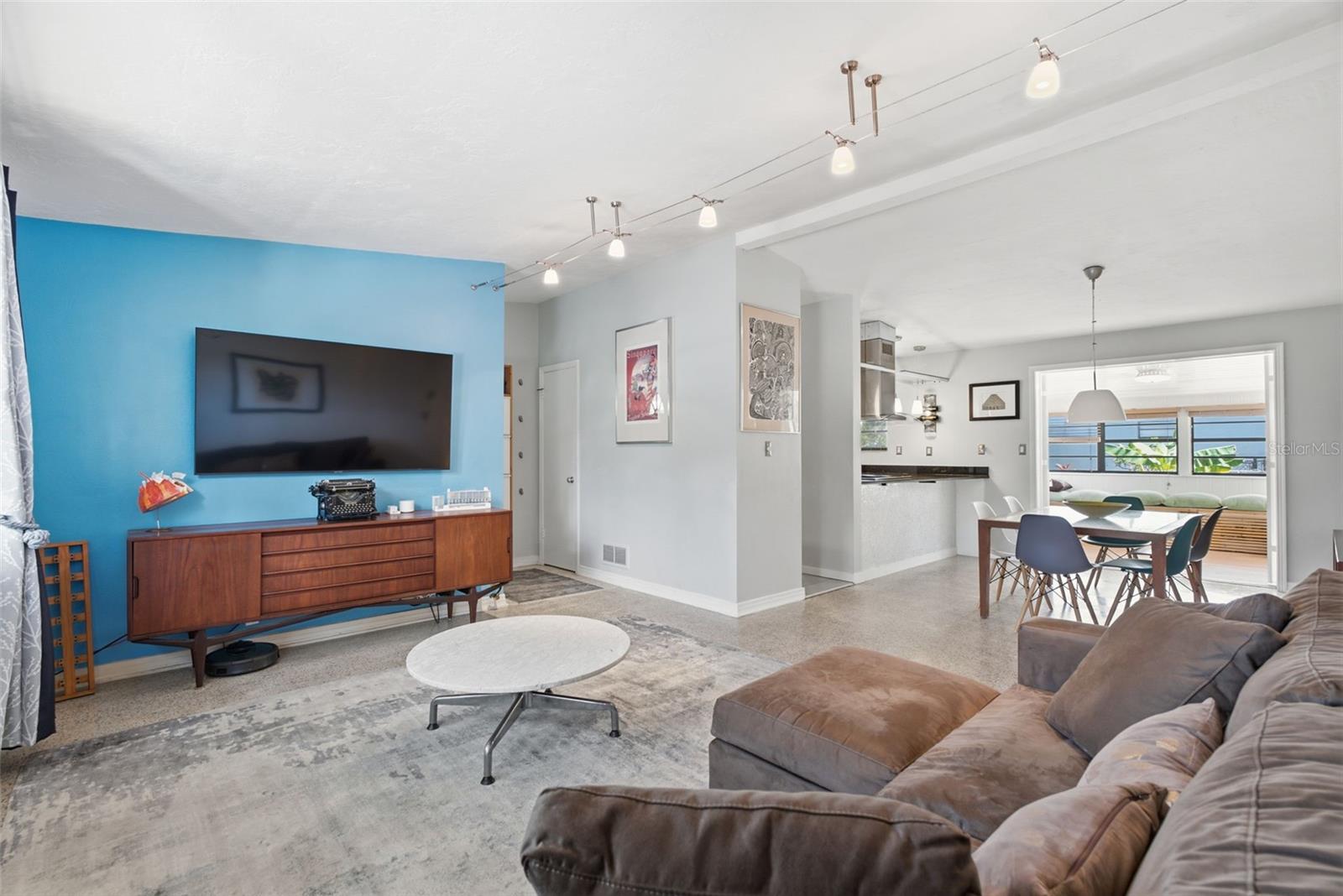 609 W RIVER DR — photo 9