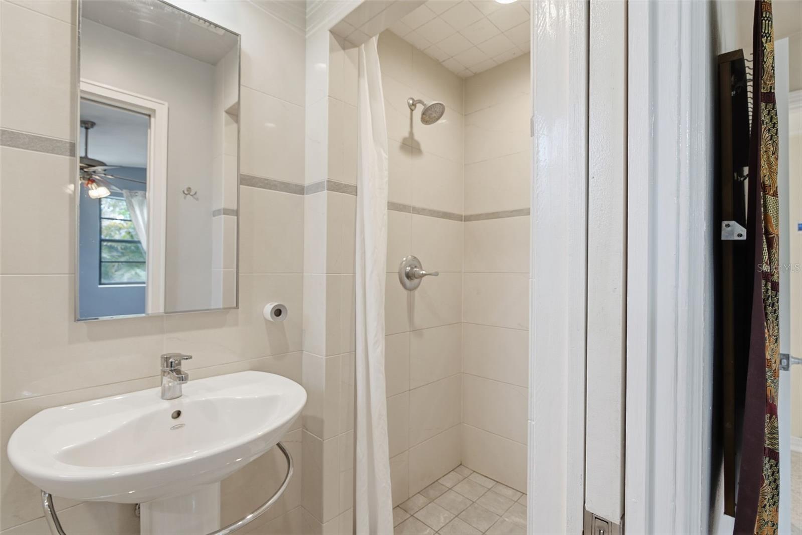 609 W RIVER DR — photo 26
