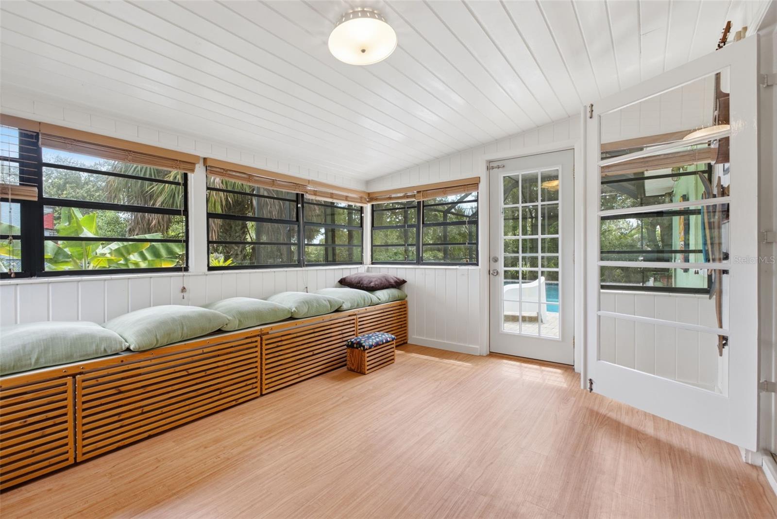 609 W RIVER DR — photo 17