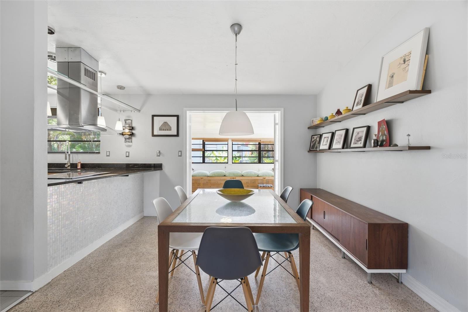 609 W RIVER DR — photo 16