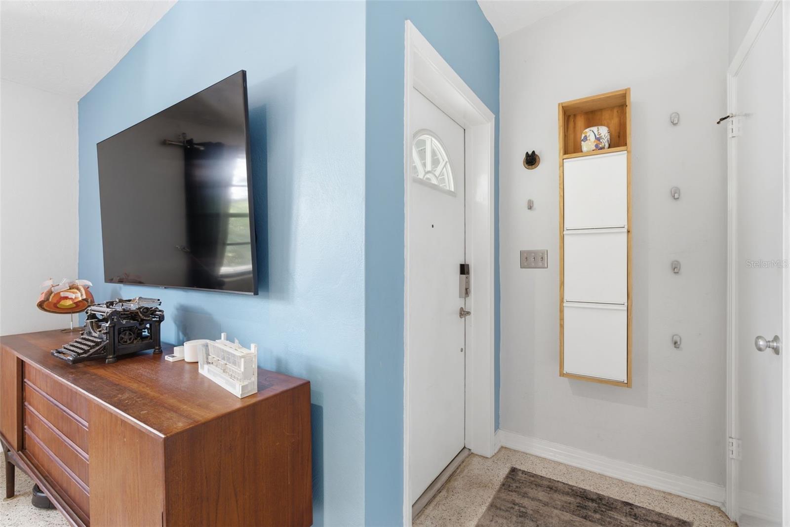 609 W RIVER DR — photo 6