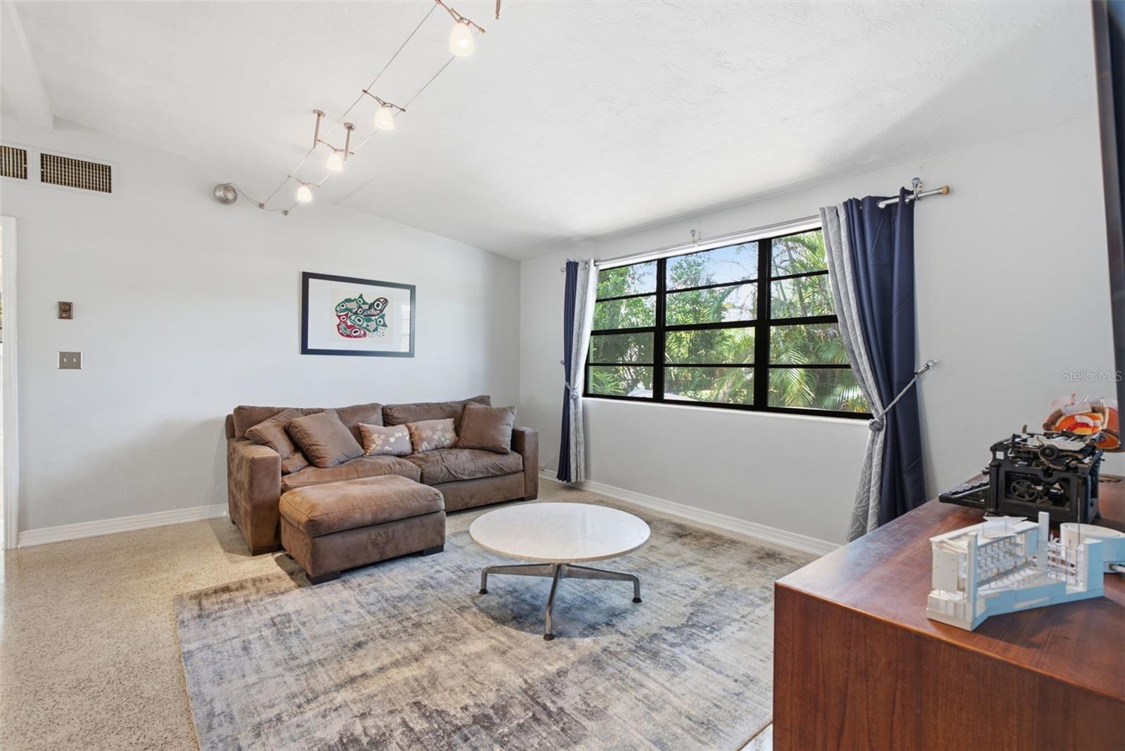 609 W RIVER DR — photo 7