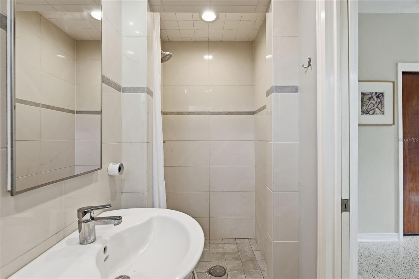 609 W RIVER DR — photo 27