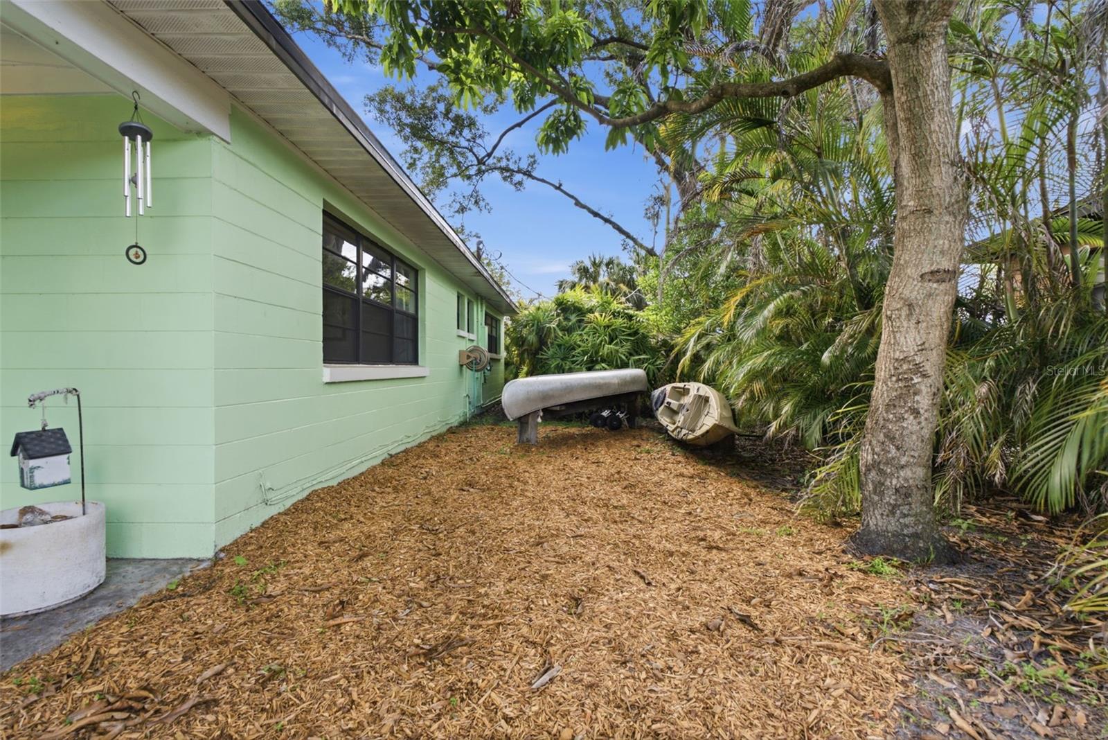 609 W RIVER DR — photo 35
