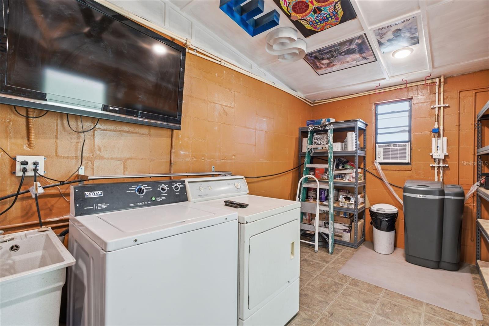 609 W RIVER DR — photo 39