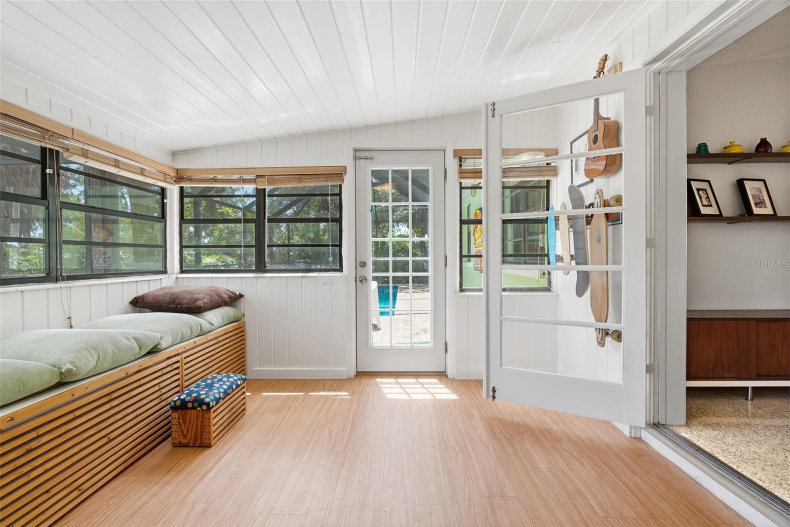 609 W RIVER DR — photo 18