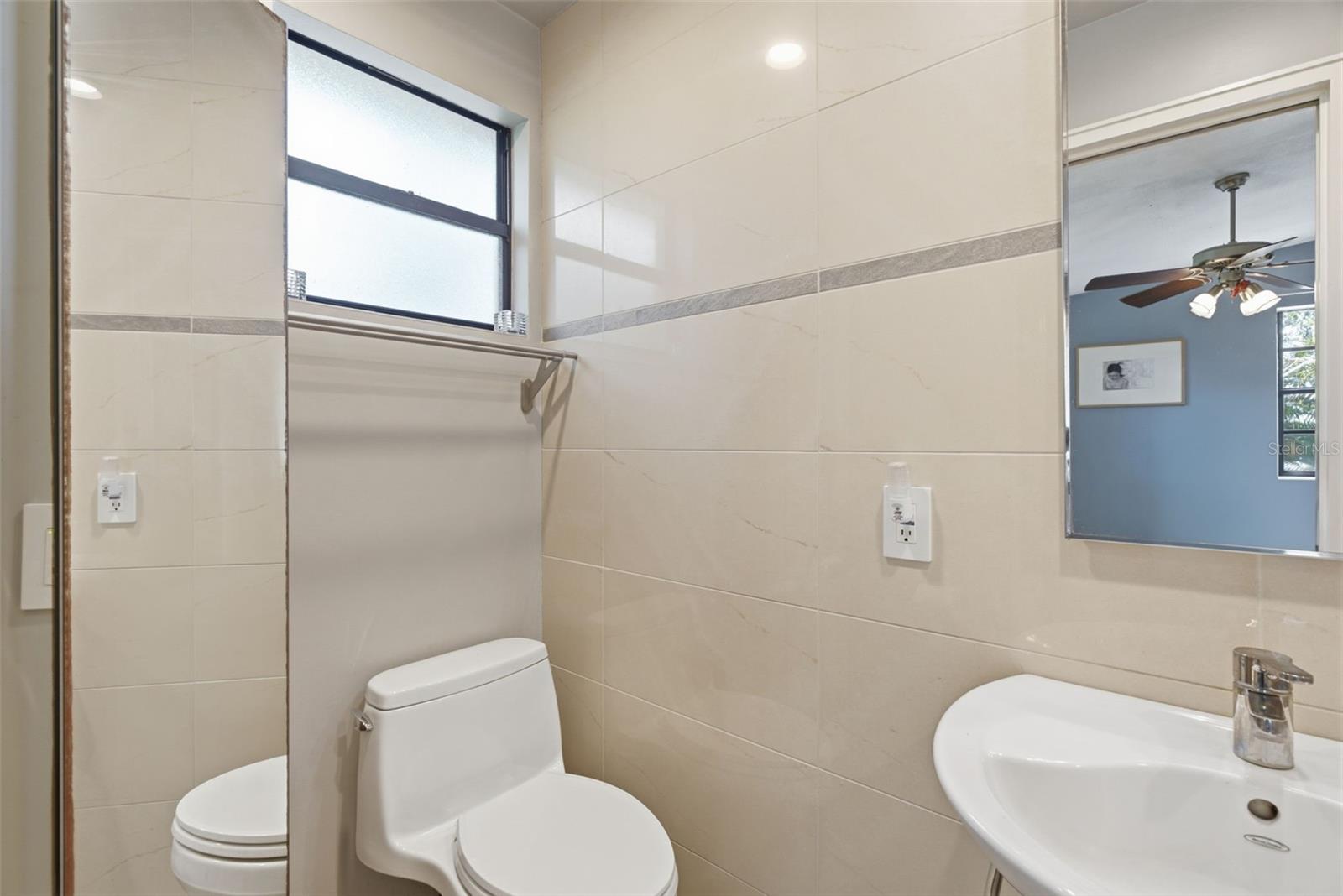 609 W RIVER DR — photo 28