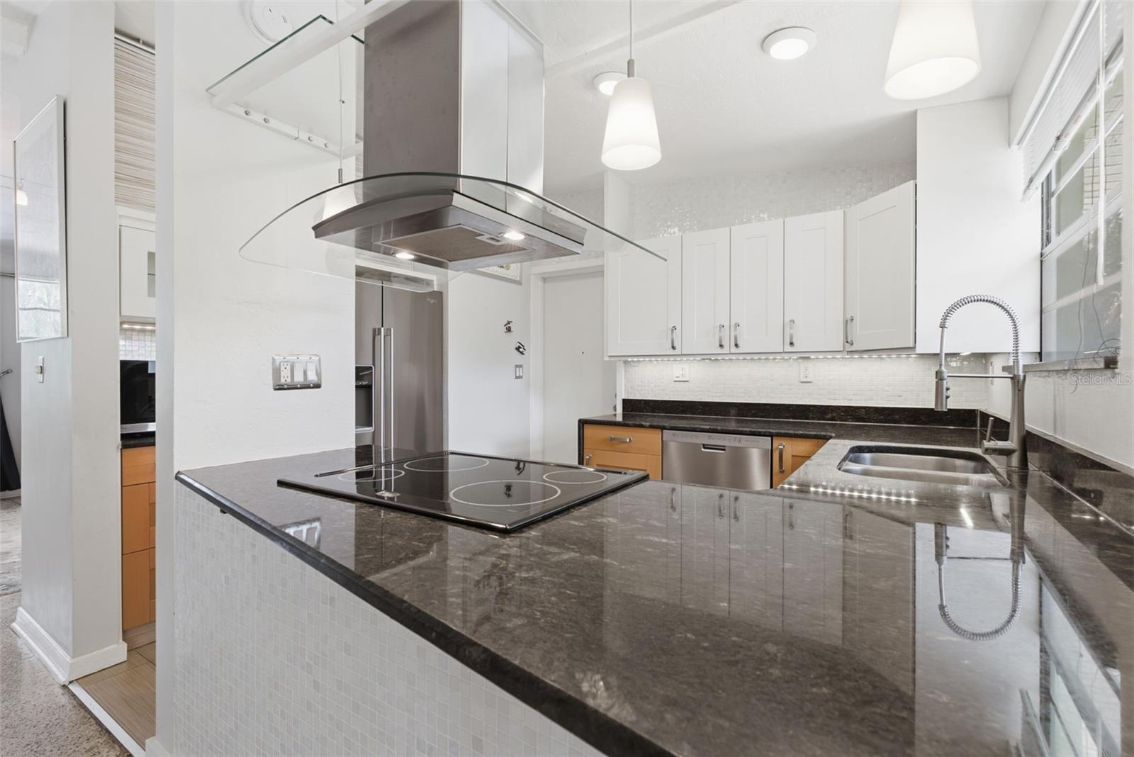 609 W RIVER DR — photo 11