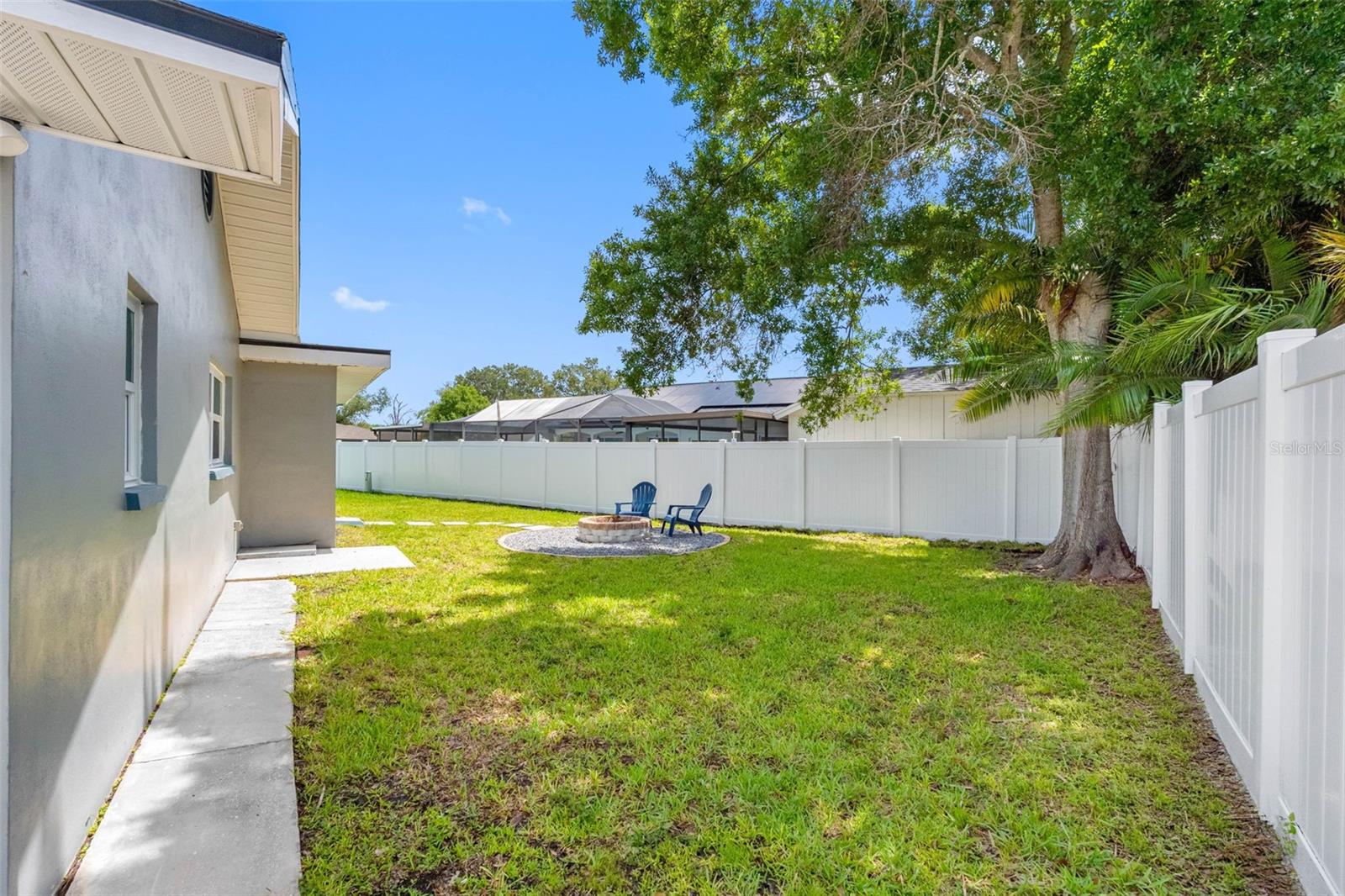 1950 ARVIS CIR W — photo 35