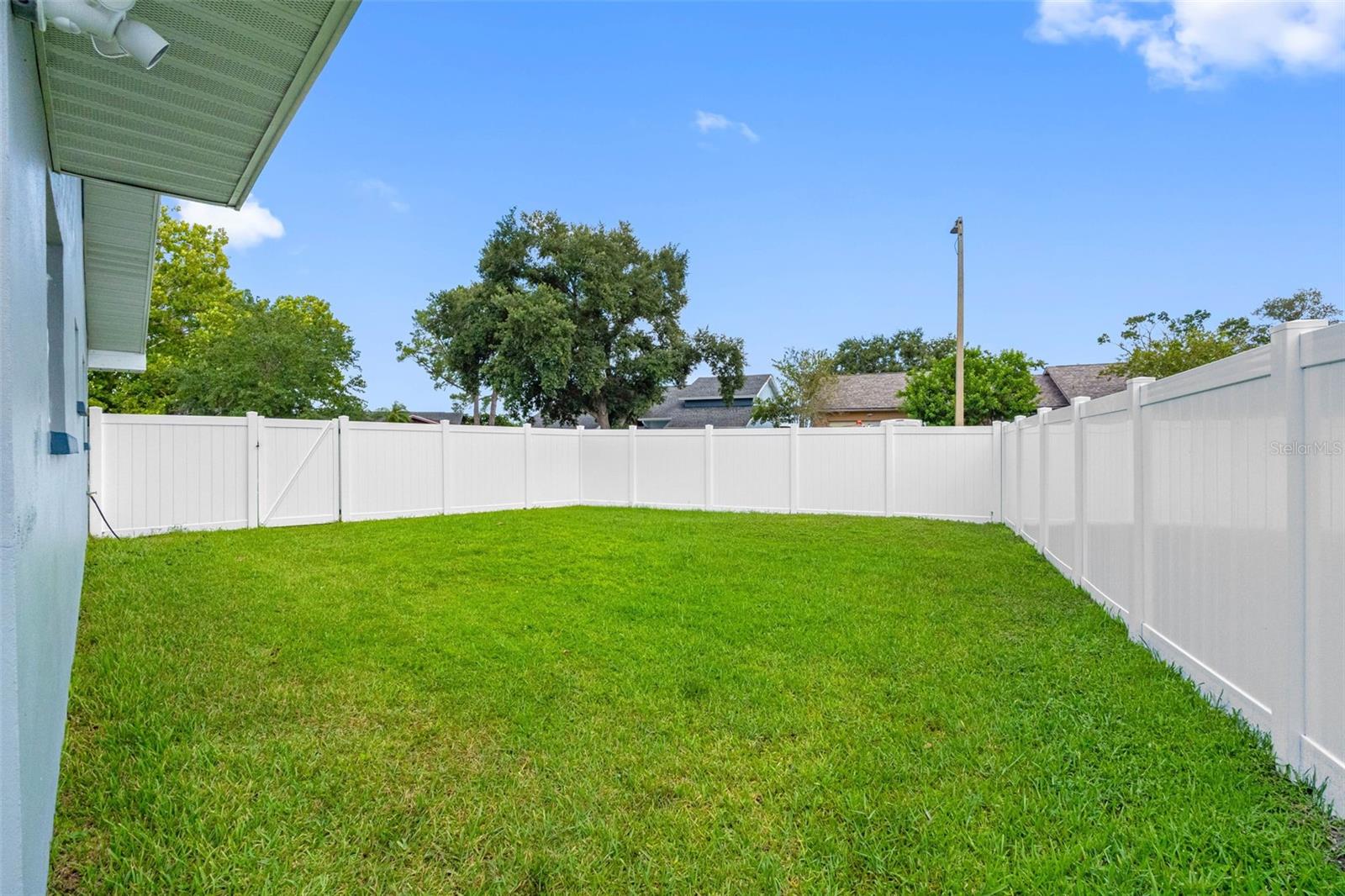 1950 ARVIS CIR W — photo 34