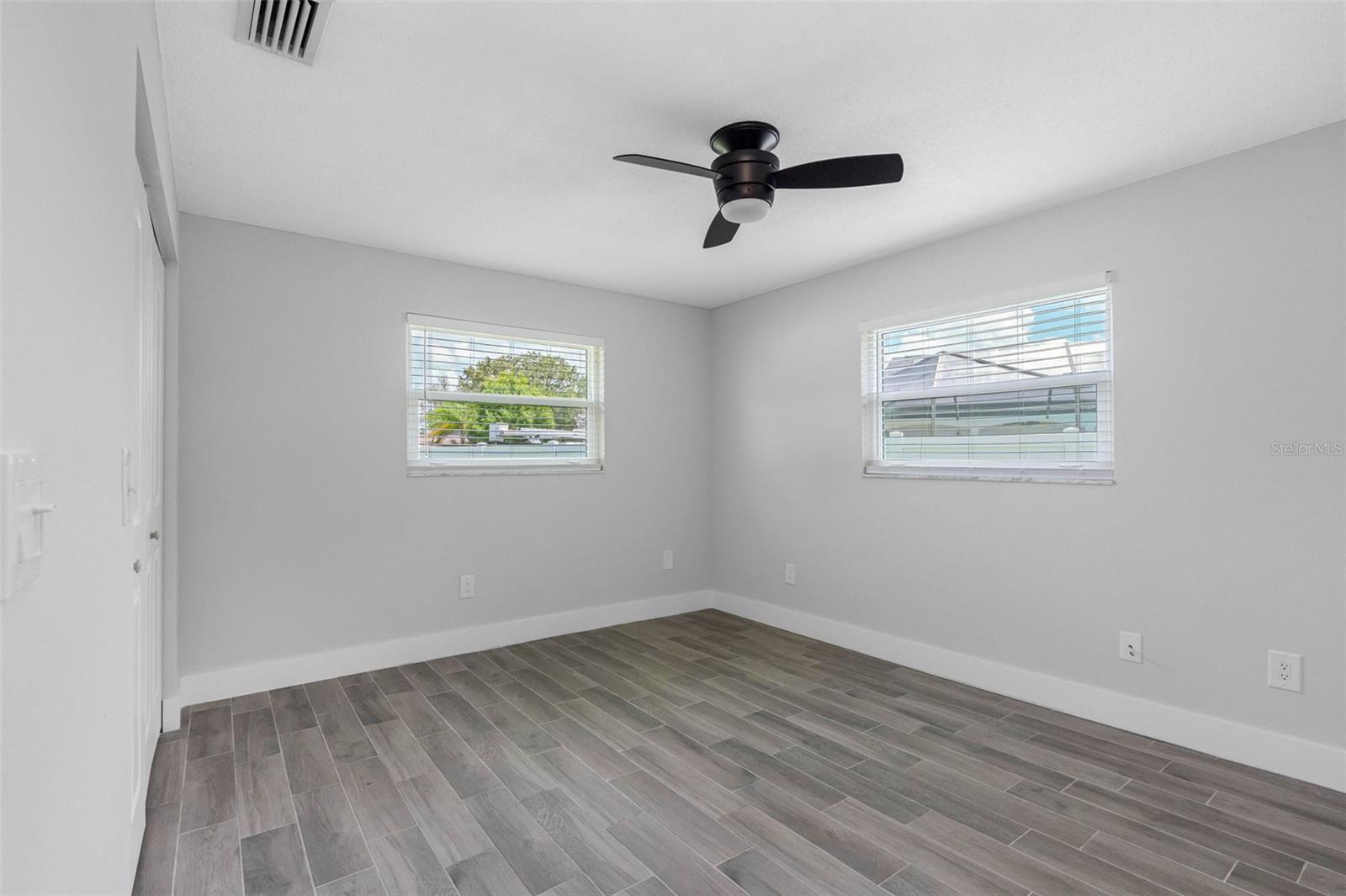 1950 ARVIS CIR W — photo 24