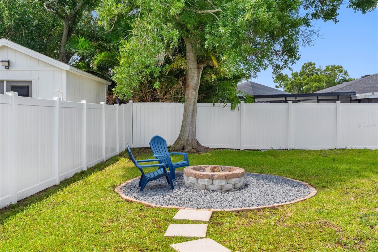 1950 ARVIS CIR W — photo 31