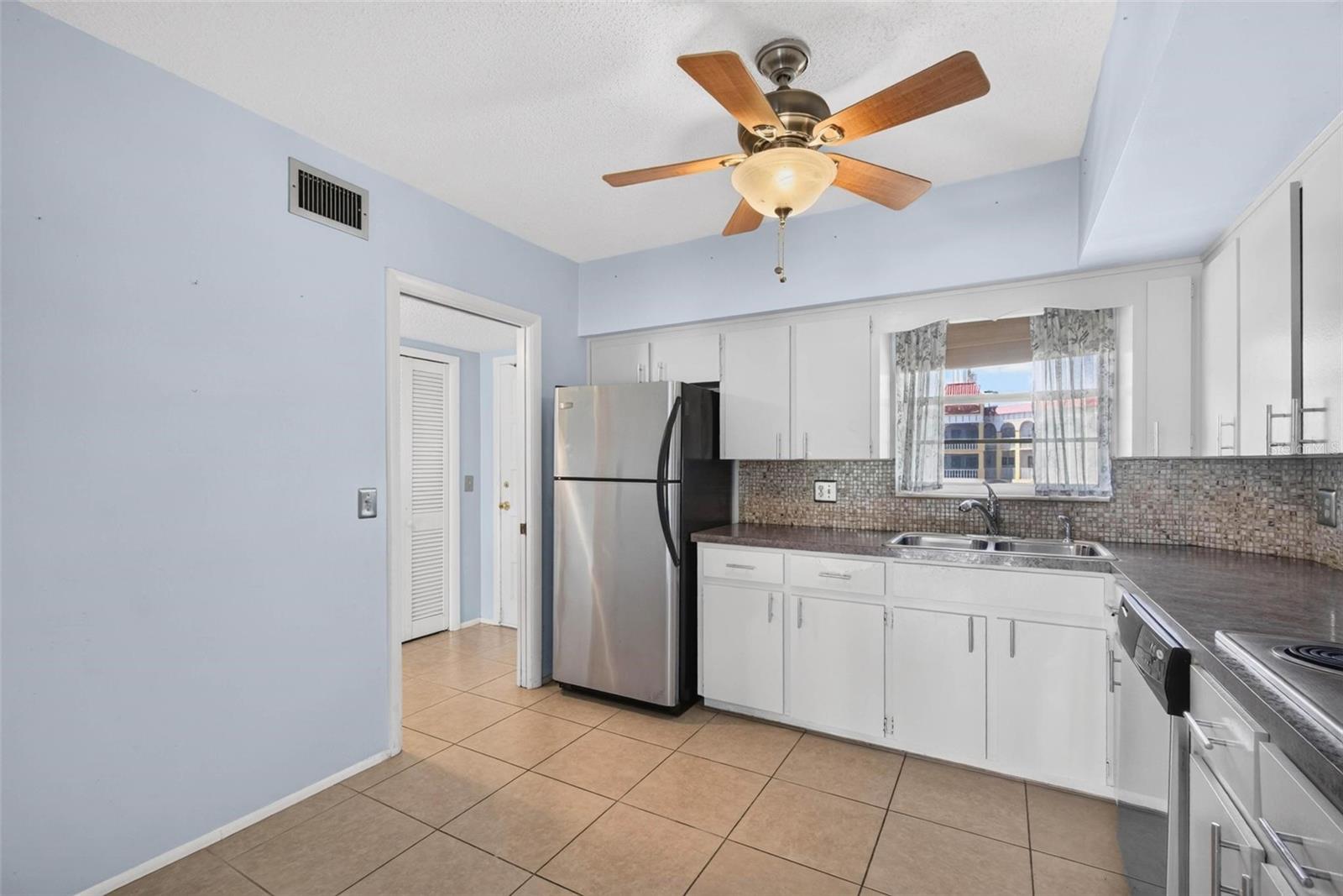 2410 FRANCISCAN DR #60 — photo 5