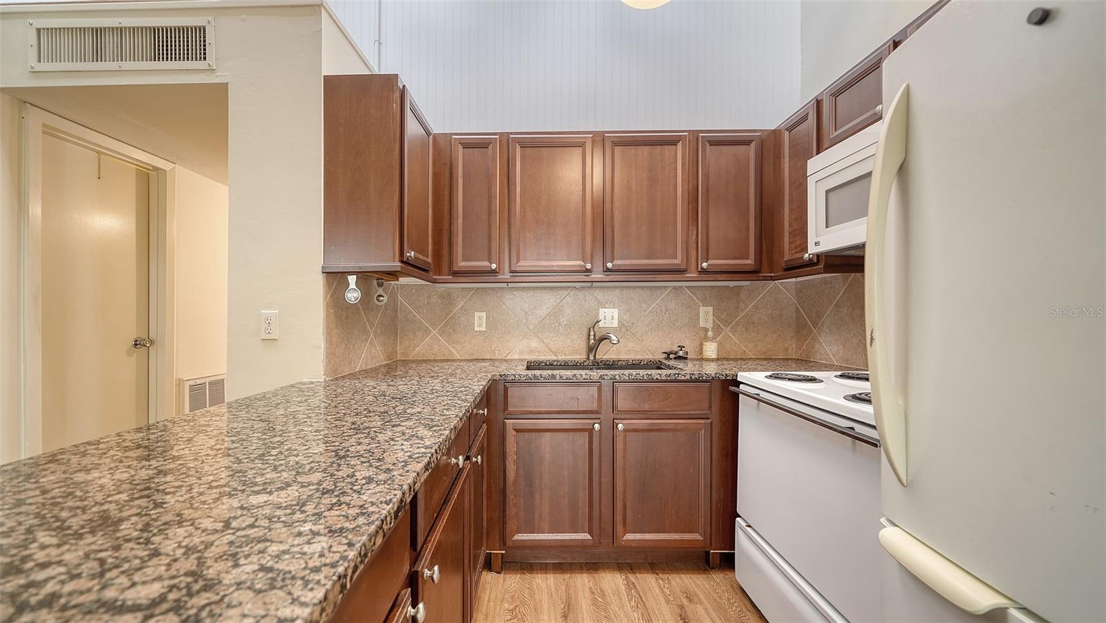 500 N JEFFERSON AVE #B-5 — photo 5