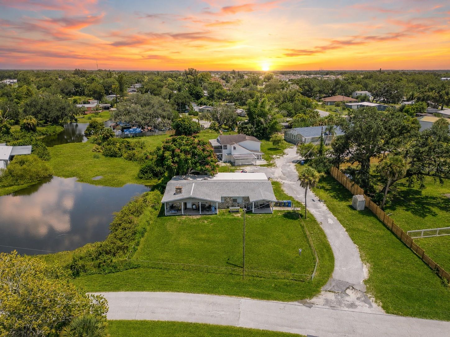 701 FISH LIPS LN — photo 2