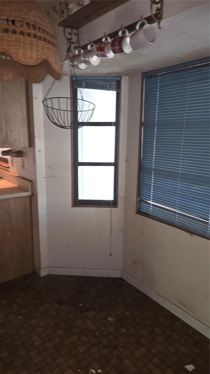 220 MOUNT PLEASANT RD — photo 21