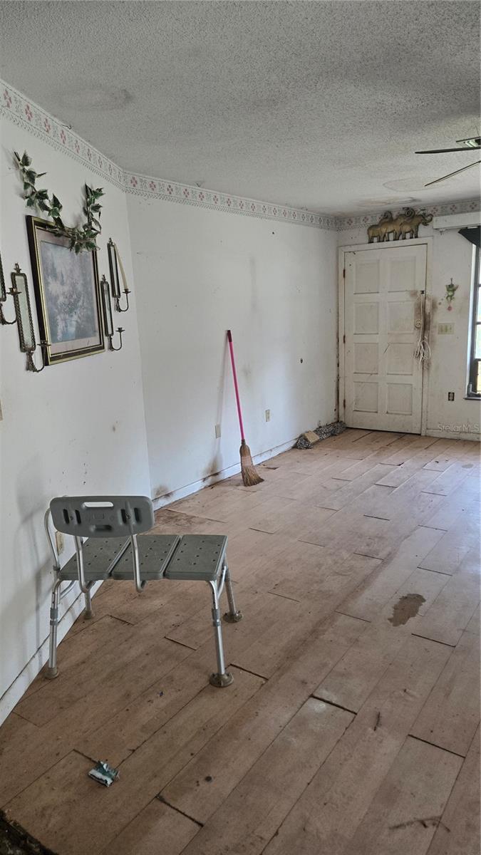220 MOUNT PLEASANT RD — photo 3