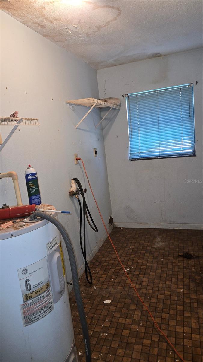 220 MOUNT PLEASANT RD — photo 16