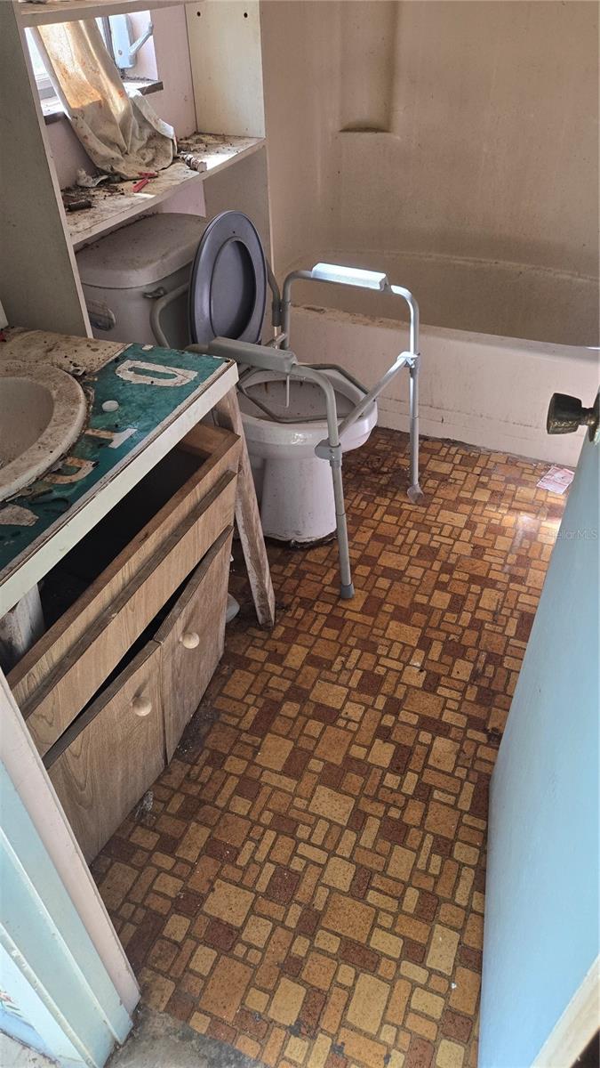220 MOUNT PLEASANT RD — photo 2
