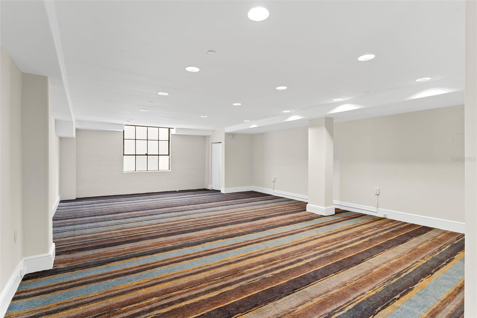 1121 E TWIGGS ST #2ND FLR — photo 4