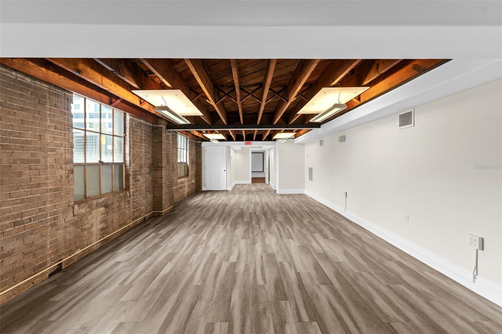 1121 E TWIGGS ST #2ND FLR — photo 2