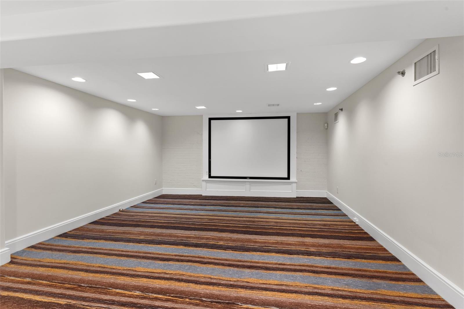 1121 E TWIGGS ST #2ND FLR — photo 3