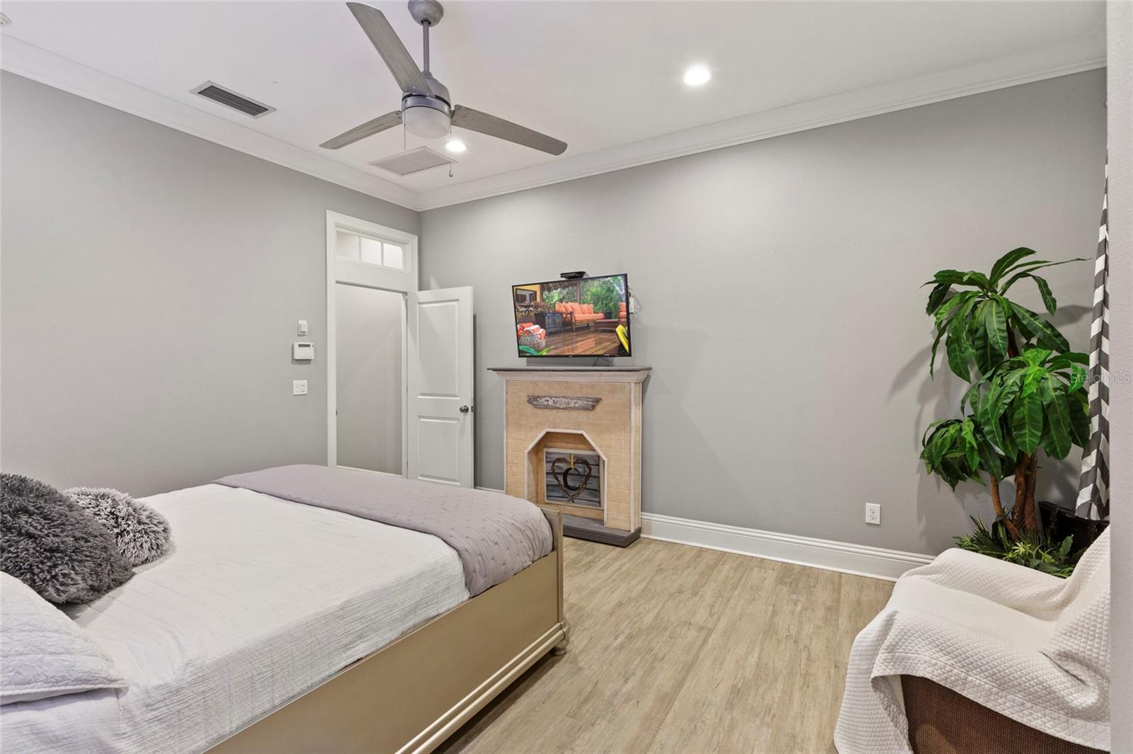 15710 COLDING LOOP — photo 14