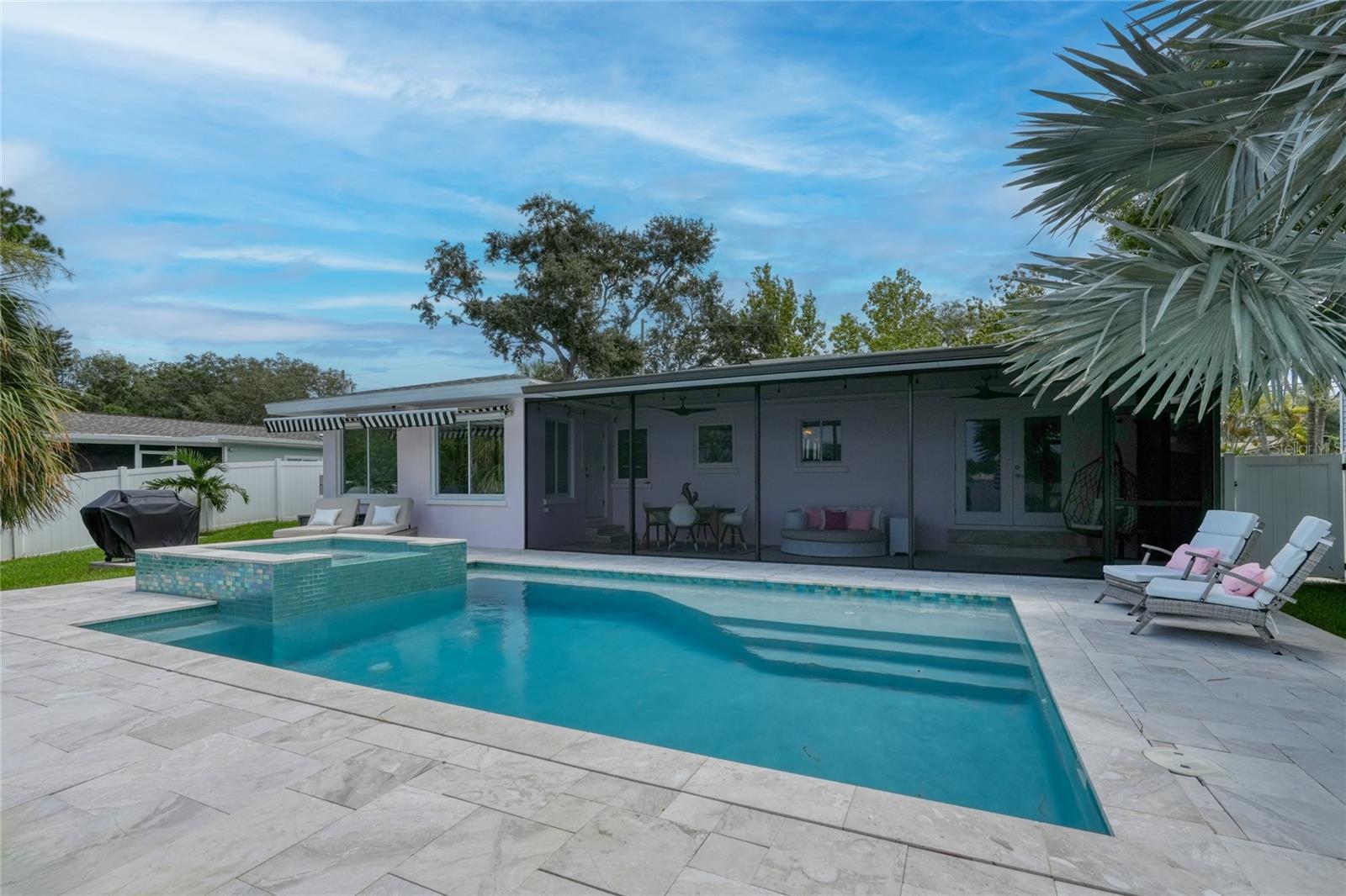 223 PINECREST DR — photo 10