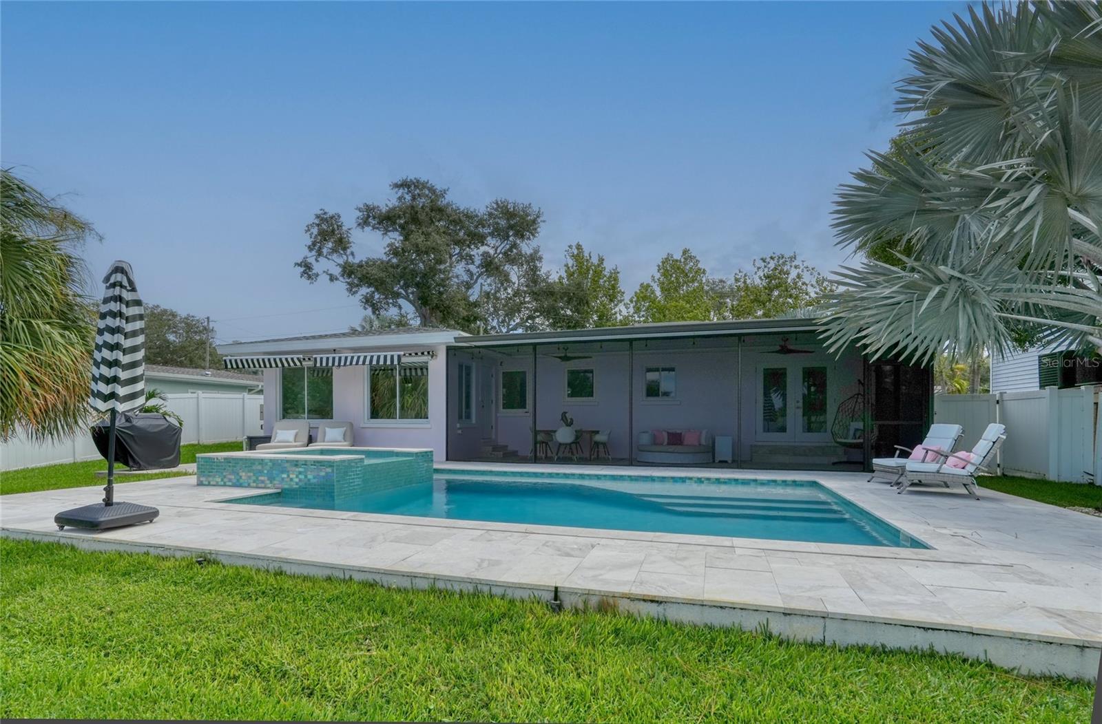 223 PINECREST DR — photo 11