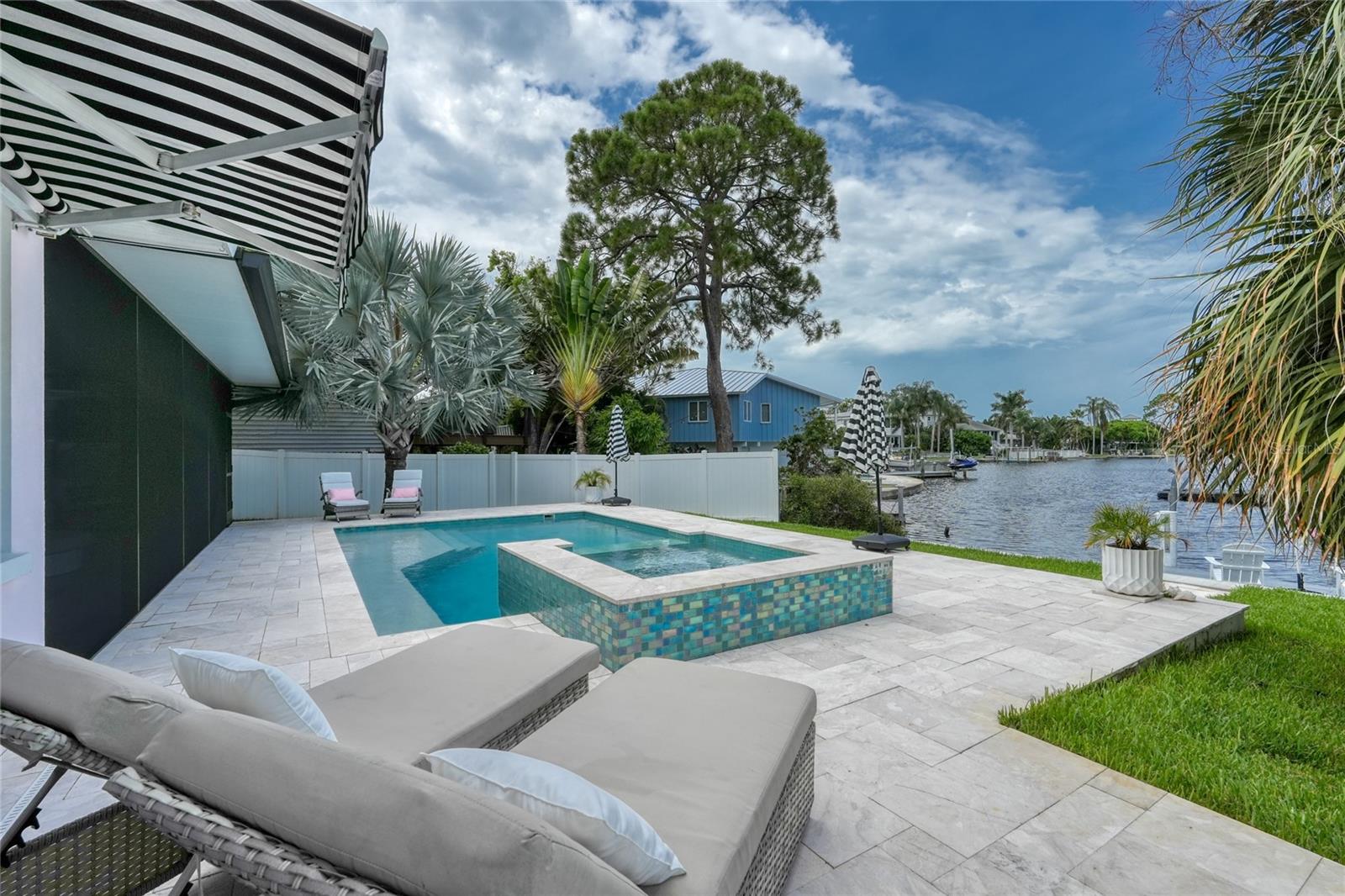 223 PINECREST DR — photo 8