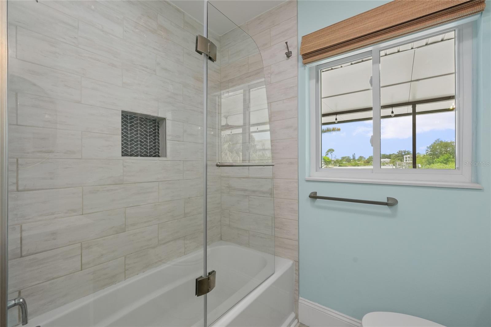 223 PINECREST DR — photo 27