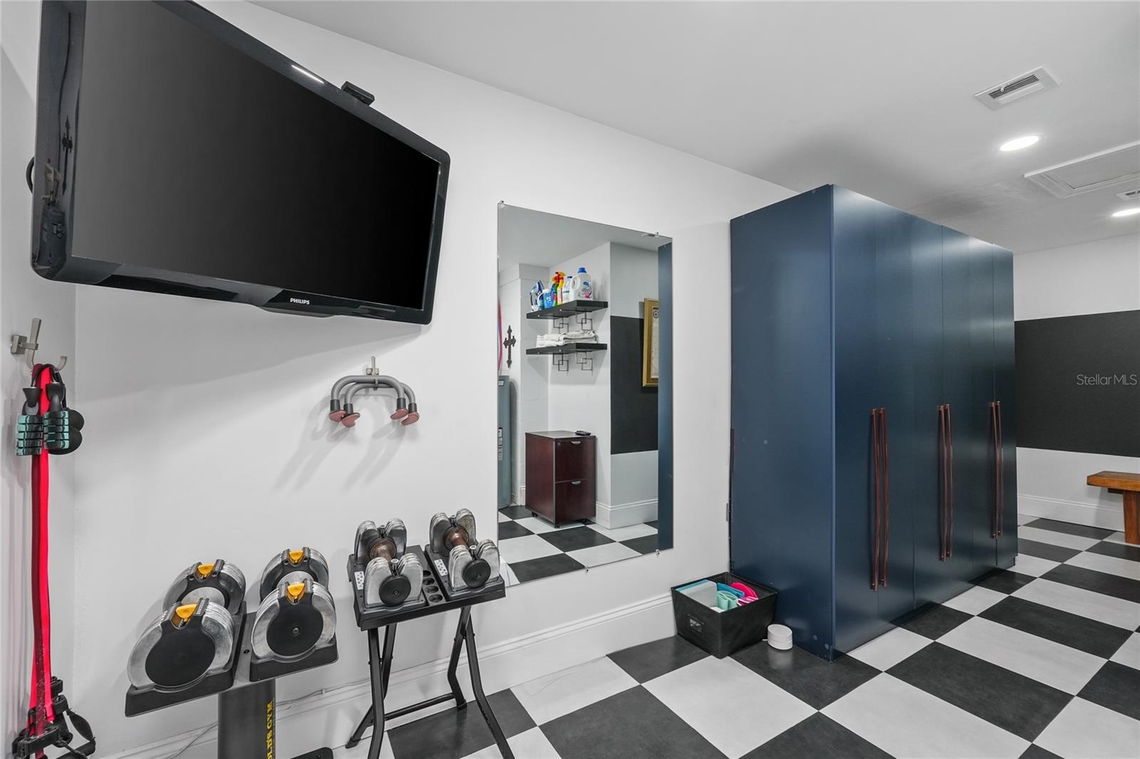 223 PINECREST DR — photo 34