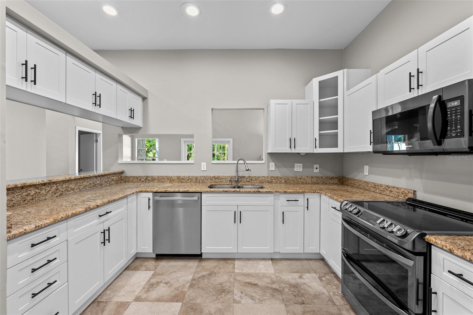 1513 E PARK CIR — photo 8