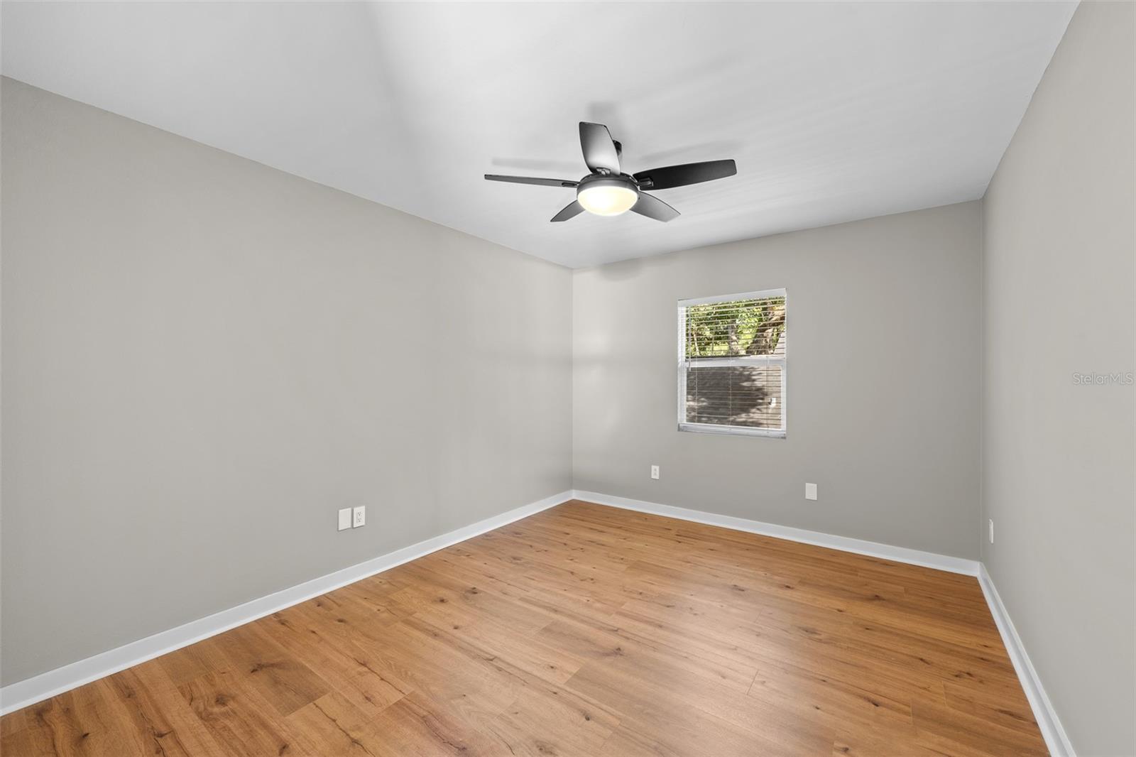1513 E PARK CIR — photo 23